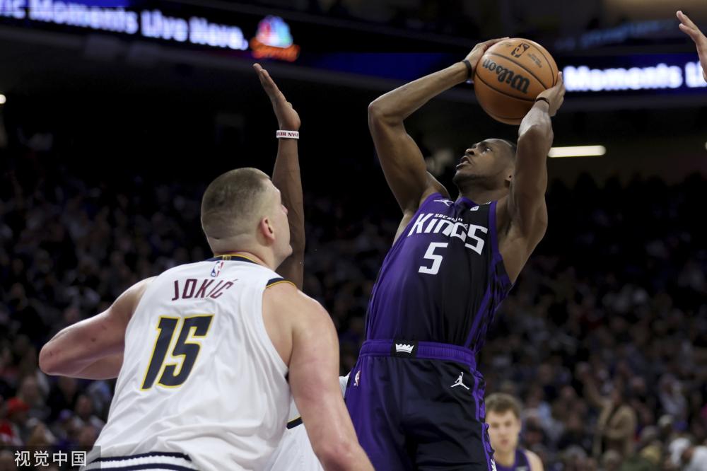 他都表现得 他都表现得